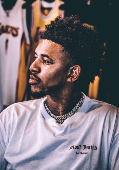 面对防线紧 面对防线紧